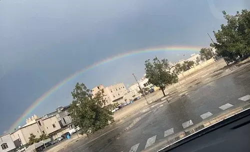 “ألوان الطيف” تزين سماء القطيف