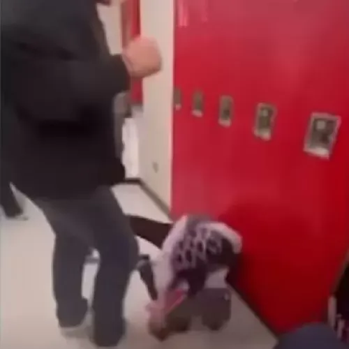 أمريكا.. سفارتنا تتقصّى حقائق اعتداء عنصري على طالبة “قيل إنها سعودية”