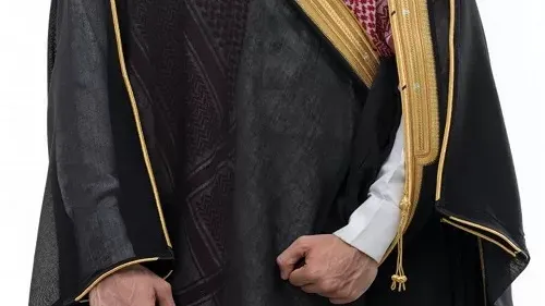 إلزام القضاة و أعضاء الشورى و النيابة و المحامين بارتداء “البشت”
