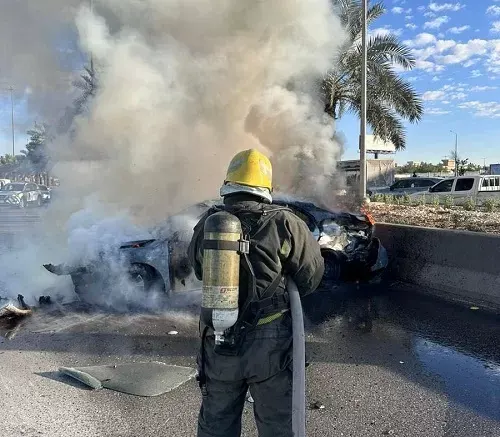إخماد حريق التهم سيارة في الرياض
