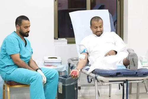 سنابس.. 24 متبرعاً بالدم في أول أيام “أنت نقطة حياة” والحملة تنتظر المزيد