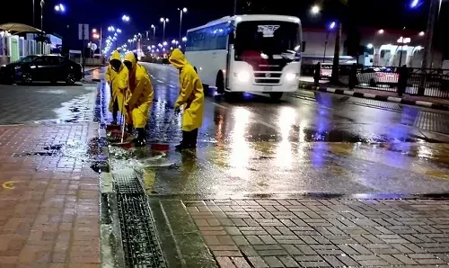 رأس تنورة.. سحب أكثر من 70 ألف متر مكعب من مياه الأمطار
