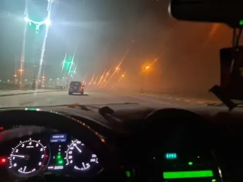 ضباب القطيف وما حولها مستمر حتى التاسعة صباحاً