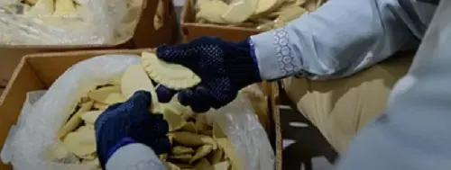 3 أطنان معجنات مجهولة المصدر في جدة