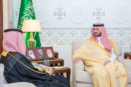 الأمير سعود بن بندر يطلع على تقرير تعليمي من اليونسكو