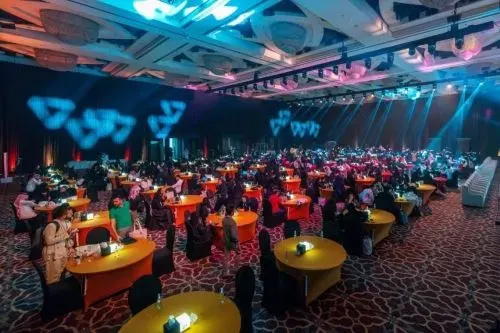 60 مصممًا يشاركون في ورشة “إحياء الأرض” بإثراء