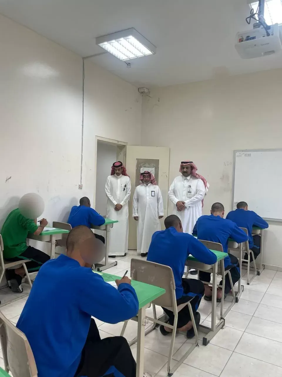 نزلاء ملاحظة الدمام يؤدون الاختبارات