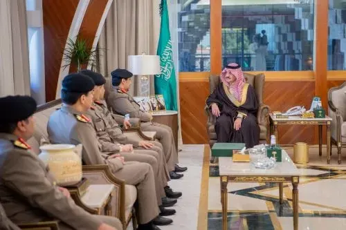 أمير الشرقية يستقبل مدير شرطة المنطقة وعدد من القيادات الأمنية