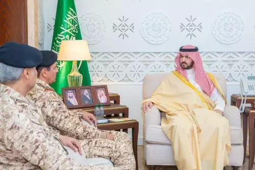 نائب أمير الشرقية يستقبل مساعد وكيل الحرس الوطني للجهاز العسكري بالقطاع الشرقي