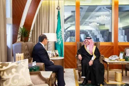 أمير الشرقية يستقبل سفير الأردن لدى المملكة