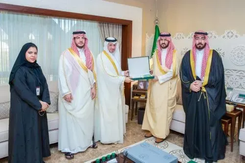 نائب أمير الشرقية يلتقي مدير فرع مركز الملك عبدالعزيز للتواصل الحضاري