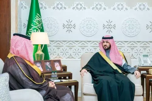 نائب أمير الشرقية يستقبل مدير فرع هيئة الهلال الأحمر