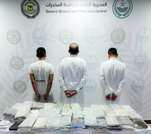 الخُبر.. سلاح ناري وذخيرة وحشيش و3 مروجين في قبضة الأمن
