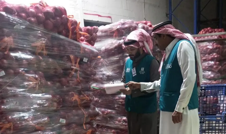 بعد تبوك.. ضبط عصابة خزّنت 8 أطنان بصل في الرياض