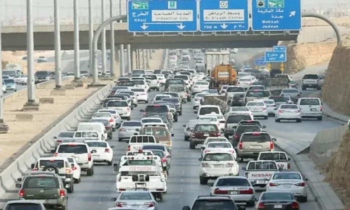 استطلاع] 80% من السائقين لا يلتزمون بالنظام وقت الزحام