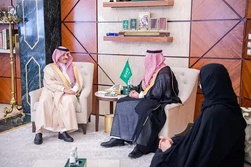 أمير الشرقية يطلع على خدمات الموارد البشرية