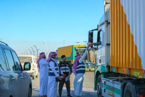 “مستشفى النعيرية” توزع وجبات إفطار