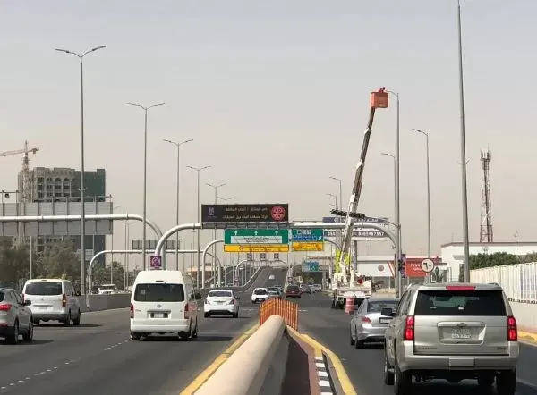 رسمياً.. فتح الباب للإعلانات الخارجية على الطرق السريعة بين المدن