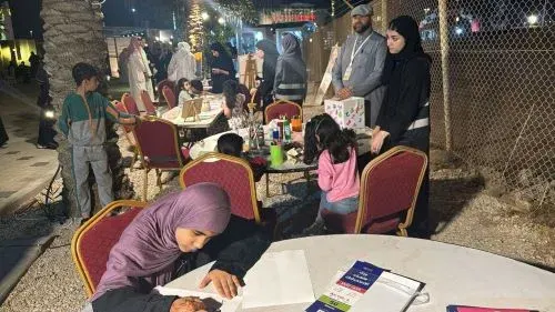 بستان قصر تاروت.. التشكيل يجمع الكبار.. والصغار.. والأطفال