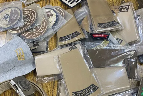 ضبط أنواط عسكرية بالرياض و3 آلاف حبه مخدرة في القنفذة
