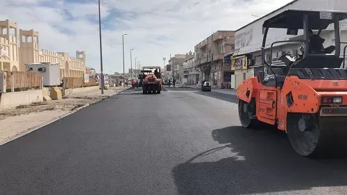 القطيف.. صيانة شارع بدر على مساحة 6000 متر2