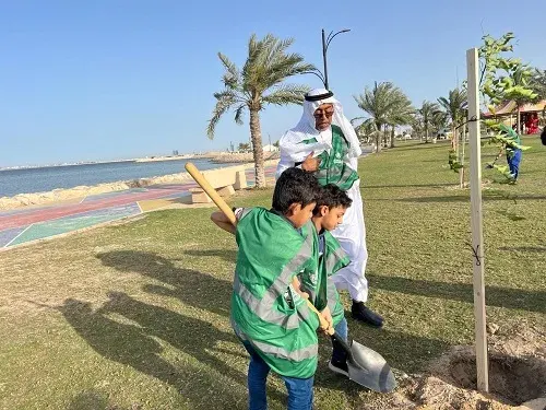 ضمن مبادرة السعودية الخضراء.. 1000 شجرة جديدة تزين كورنيش سيهات