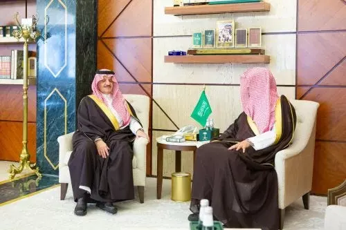 أمير الشرقية يستقبل رئيس المحكمة الإدارية بالدمام