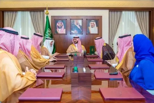 نائب أمير الشرقية يطلع على برامج وخدمات جمعية إيفاء