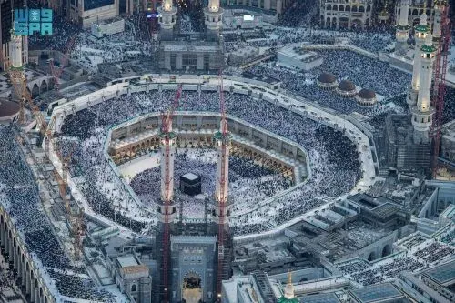 الحرم المكي يحتضن 2.5 مليون مصلى في ليلة ختم القرآن