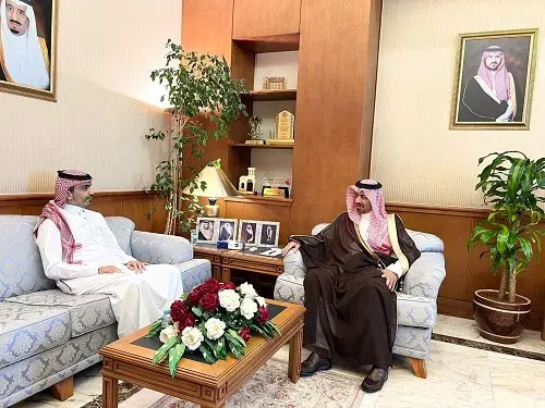 محافظ القطيف يطلع على إنجازات نادي الصفا