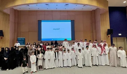 تعليم الشرقية يعايد أبناء وبنات شهداء الواجب وأسرهم