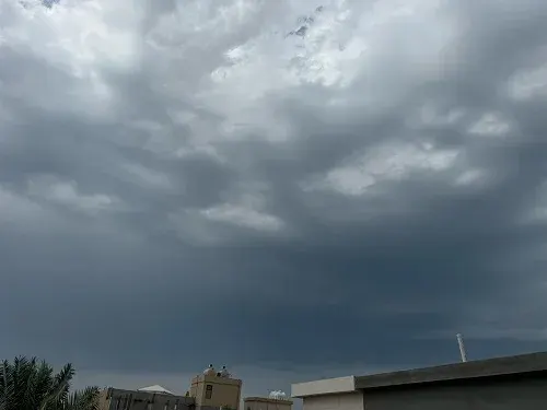 الغيوم تغطي سماء القطيف