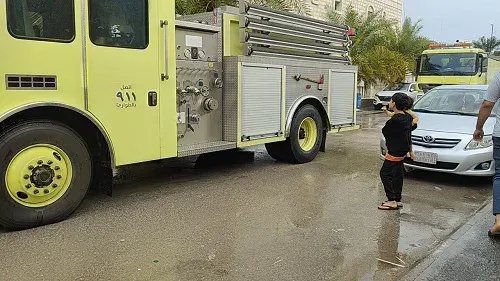 القديح.. ماس كهربائي يُشعل حريقاً محدوداً