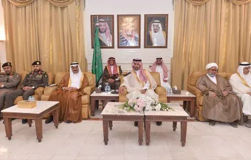 محافظ القطيف يلتقي جموع المهنئين بعيد الفطر