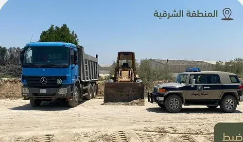 الشرقية.. القبض على سعودي و هندي نقلا الرمال وجرفا التربة