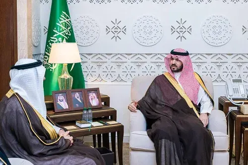 الأمير سعود بن بندر يطلع على جهود جمعية التواصل