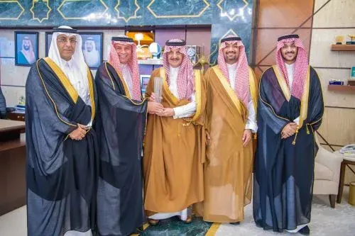 أمير الشرقية يستقبل بالحمر لحصولهم على “جائزة المواءمة”