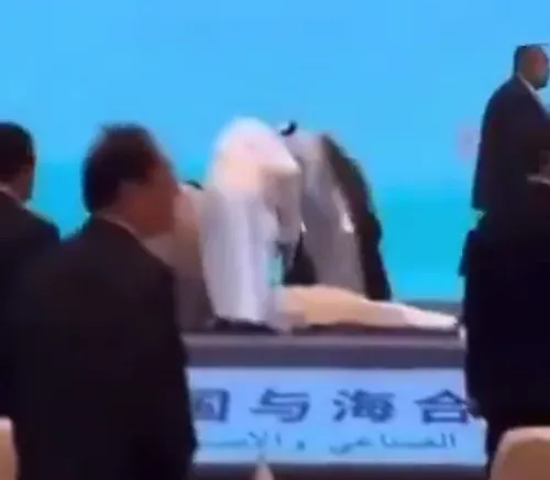 وزير التجارة الكويتي أُغمي عليه في مؤتمر بالصين