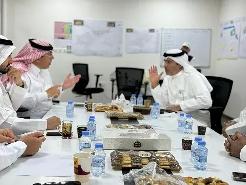 بلدية القطيف والوطنية للإسكان تبحثان المشاريع