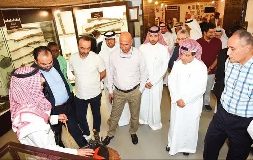 الدمام.. وفد الجامعة العربية يتجول في “القرية الشعبية”