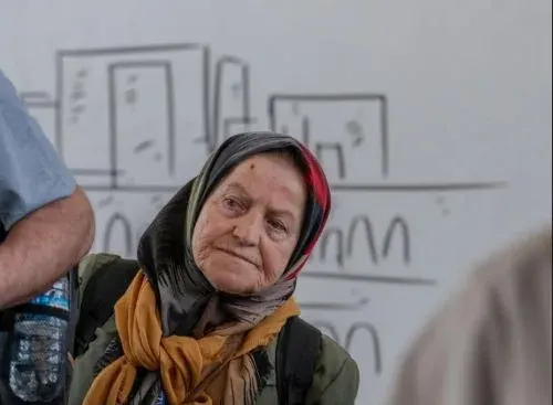 “طريق مكة”.. سبعينية تركية تعرف خارطة طريق حجها من “إيسنبوغا”