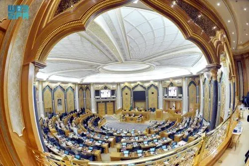 “الشورى” يناقش الطرق التالفة ومخزون السلع والالتزام البيئي