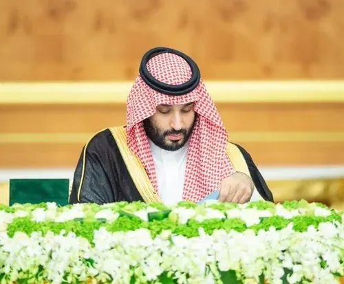 ولي العهد يرأس مجلس الوزراء ويطمئن الجميع على صحة خادم الحرمين