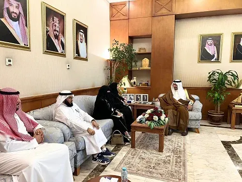 آل خريف يستقبل مدير الأحوال المدنية بالمنطقة الشرقية هند الزويد.
