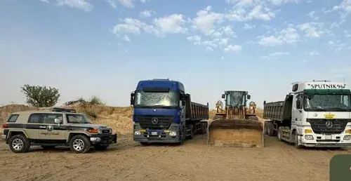 تم القبض.. 3 باكستانيين ينقلون الرمال ويجرفون التربة في الشرقية