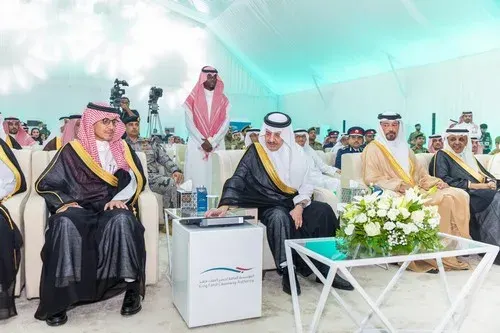 أمير الشرقية يفتتح مشروعي منطقة الإجراءات وصالة المسافرين في جسر الملك فهد
