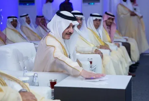 أمير الشرقية دشن كلية البترجي في الدمام
