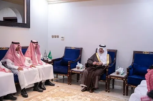أمير الشرقية يعزي أسرة العسكر