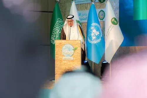 الوزير الفضلي: منتدى البيئة يؤسس منصة حوار لتوحيد حلول قضايا البيئة