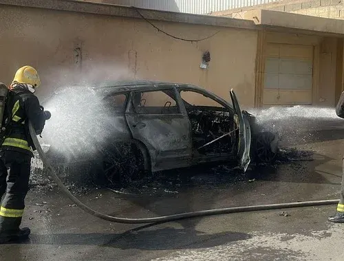 الرياض.. نجاة سائق من تفحُّم سيارة